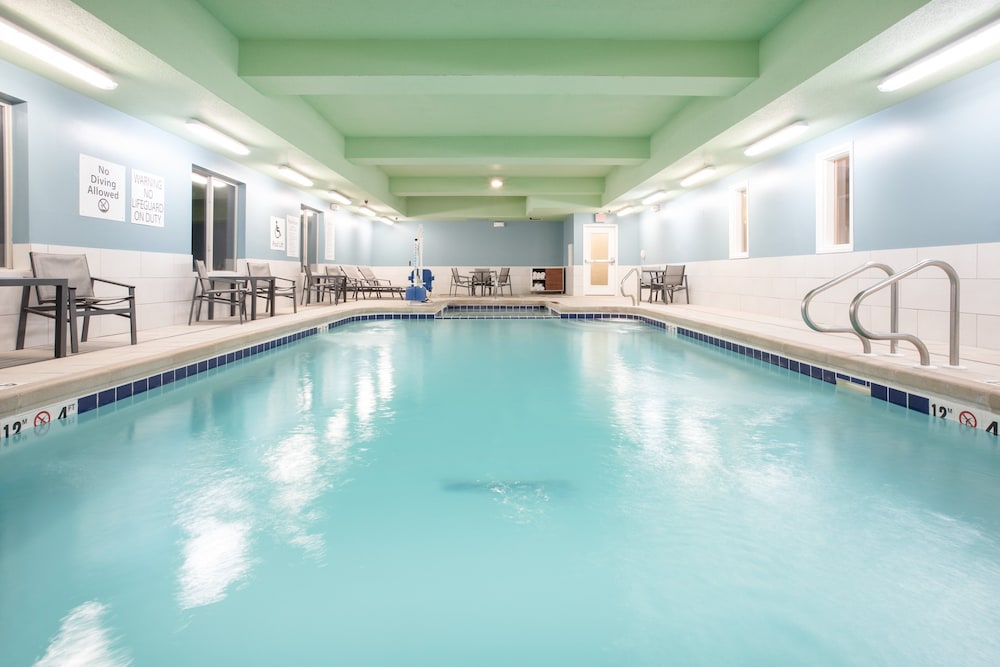 Holiday Inn Express & Suites Manhattan by IHG - photo 22