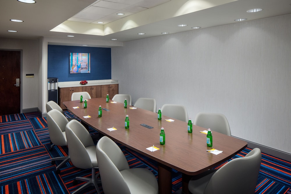 Hampton Inn Garden City Long Island - photo 23
