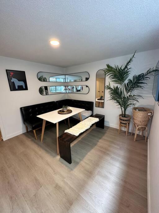 Petite Main Street Haven - last minute hotel in Vancouver