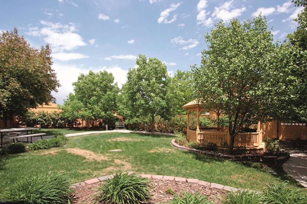 La Quinta Inn & Suites by Wyndham Colorado Springs South AP - photo 7