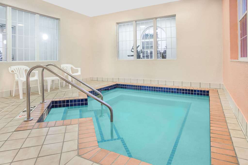 Microtel Inn & Suites by Wyndham Appleton - photo 3