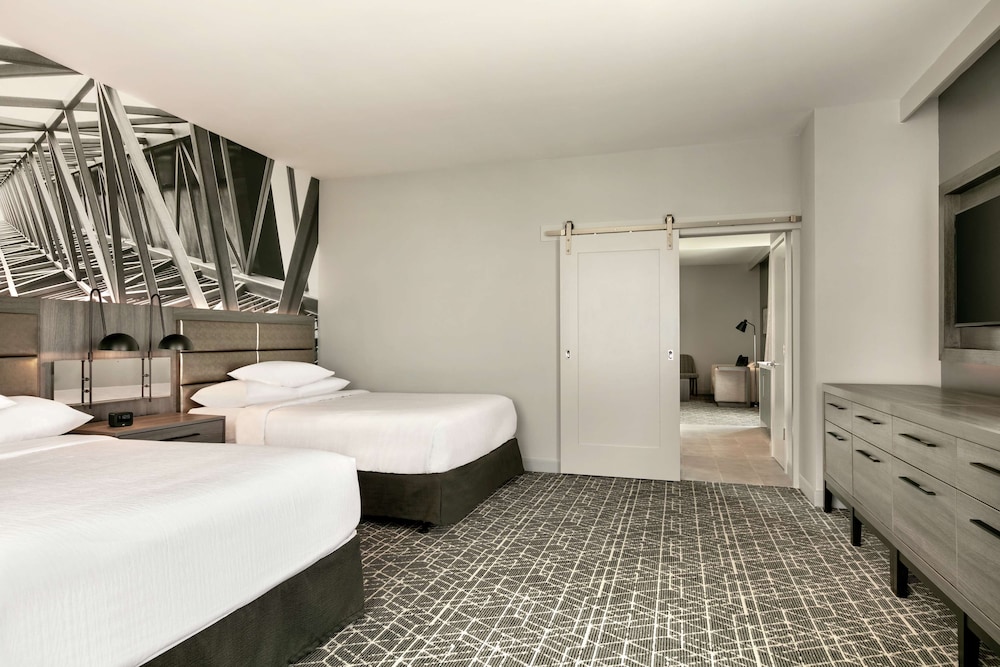Embassy Suites by Hilton Atlanta Midtown - photo 9