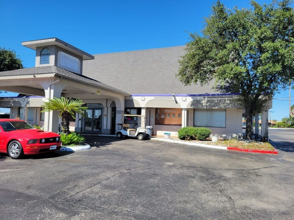 Knights Inn San Antonio near Frost Bank Center - photo 36