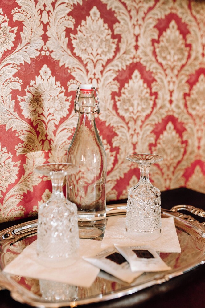 White House Hotel - photo 2