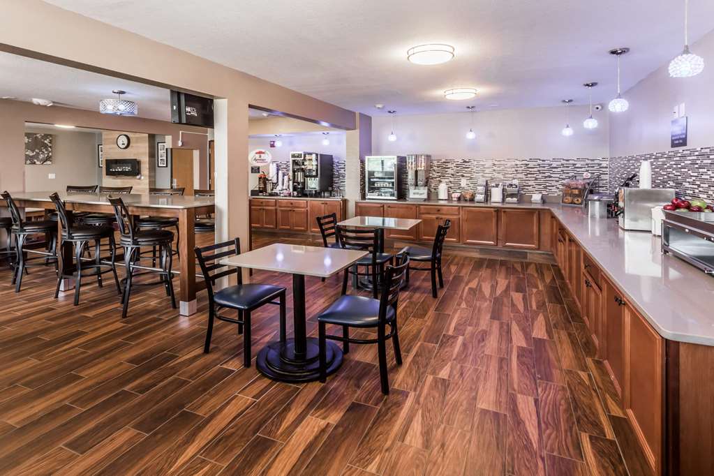 Super 8 by Wyndham Iowa City Coralville - photo 15
