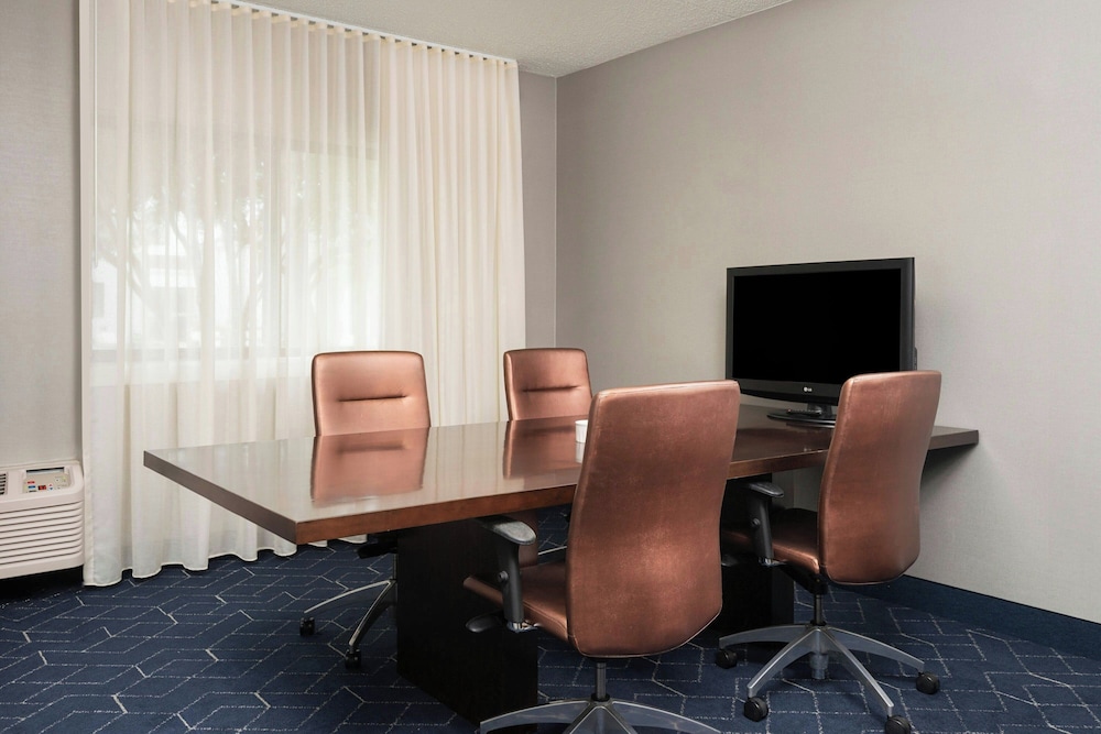 Courtyard by Marriott Dallas Fort Worth Bedford - photo 29
