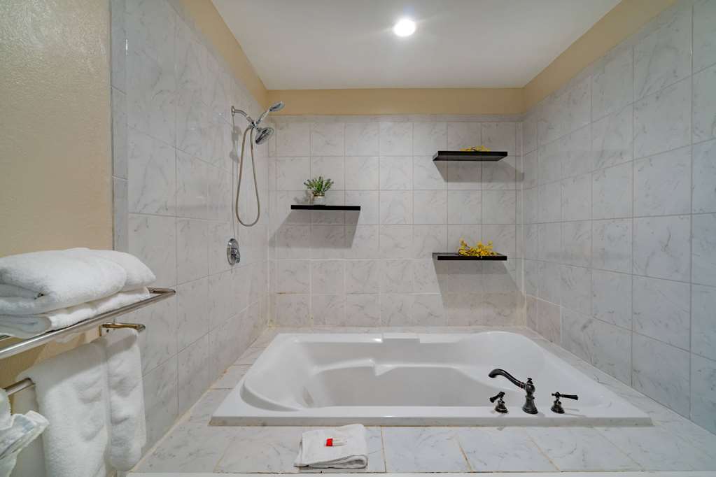 Red Roof Inn & Suites Hinesville - photo 33