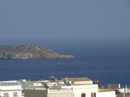 Romanza in Ermoupolis, Greece