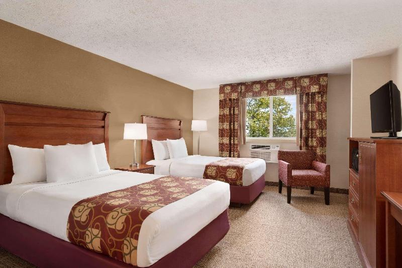 Spark by Hilton Portland Airport Maine Mall - photo 8
