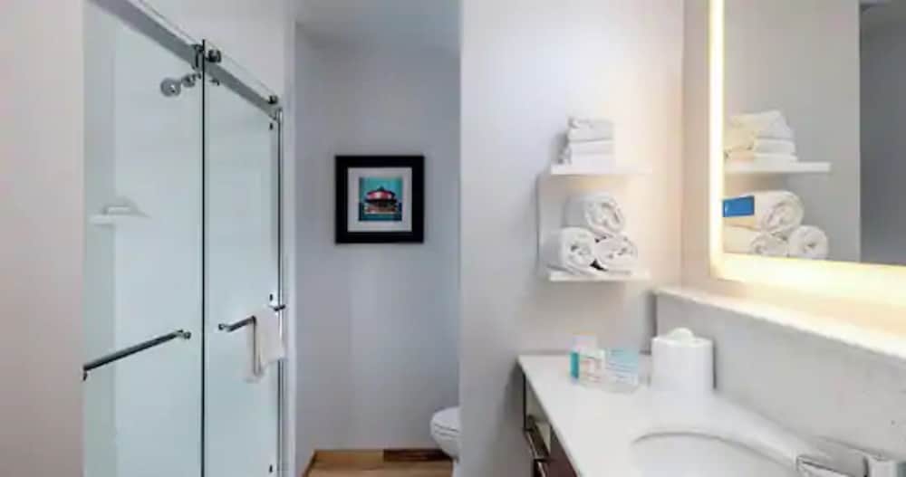 Hampton Inn Baltimore Bayview Campus - photo 17