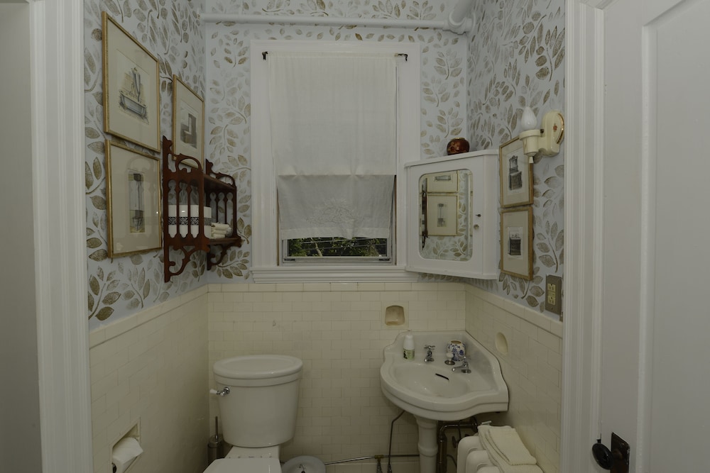 The Munroe Inn - photo 21