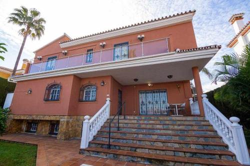 lujosa villa en Alhaurin de la Torre 7 dormitorios — 4-Star Luxury Hotel in Alhaurin De La Torre, Spain