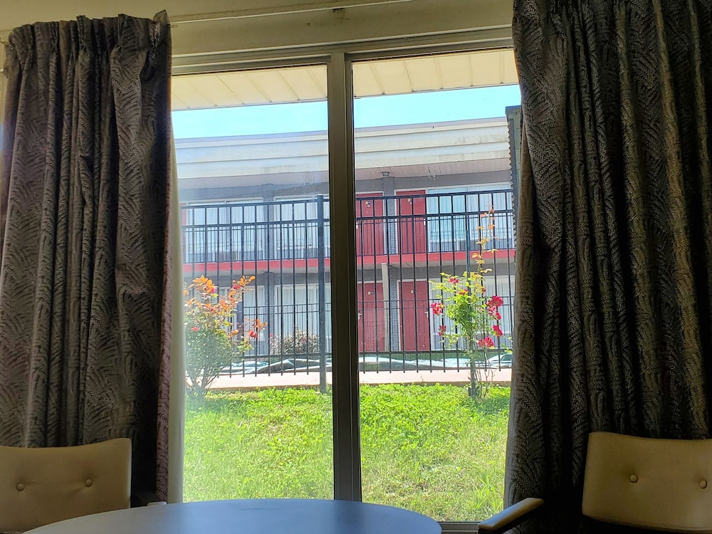 Knights Inn Frankfort - photo 10