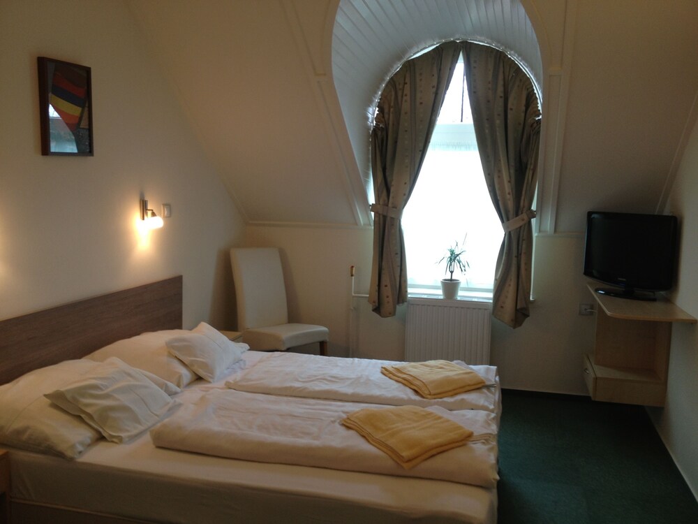 Hotel Monopoly — Balatonalmadi — photo 3