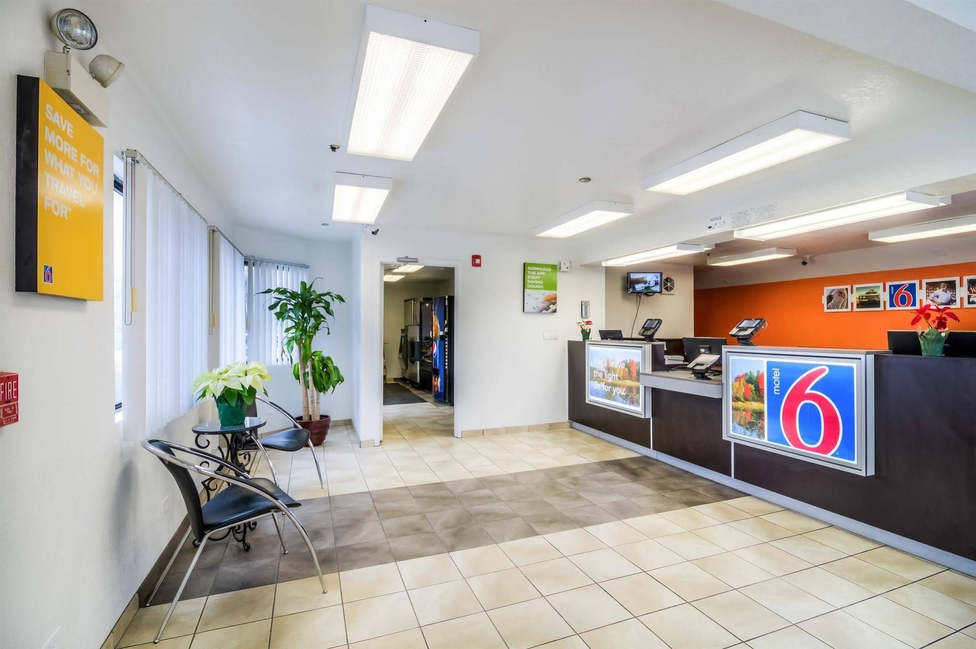 Motel 6 Chicago Elk Grove - photo 32