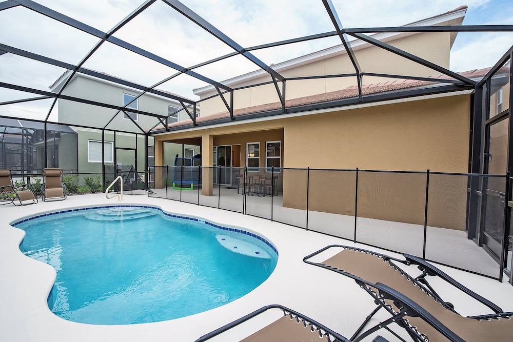 Charming 5BR Villa by Disney w Homey Private Pool — 4-Star Luxury Hotel in Davenport, United States