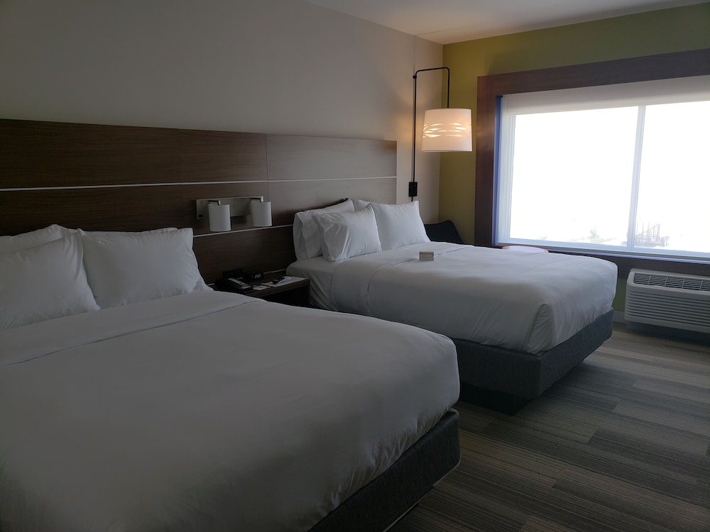 Holiday Inn Express & Suites Brigham City North Utah by IHG - photo 10