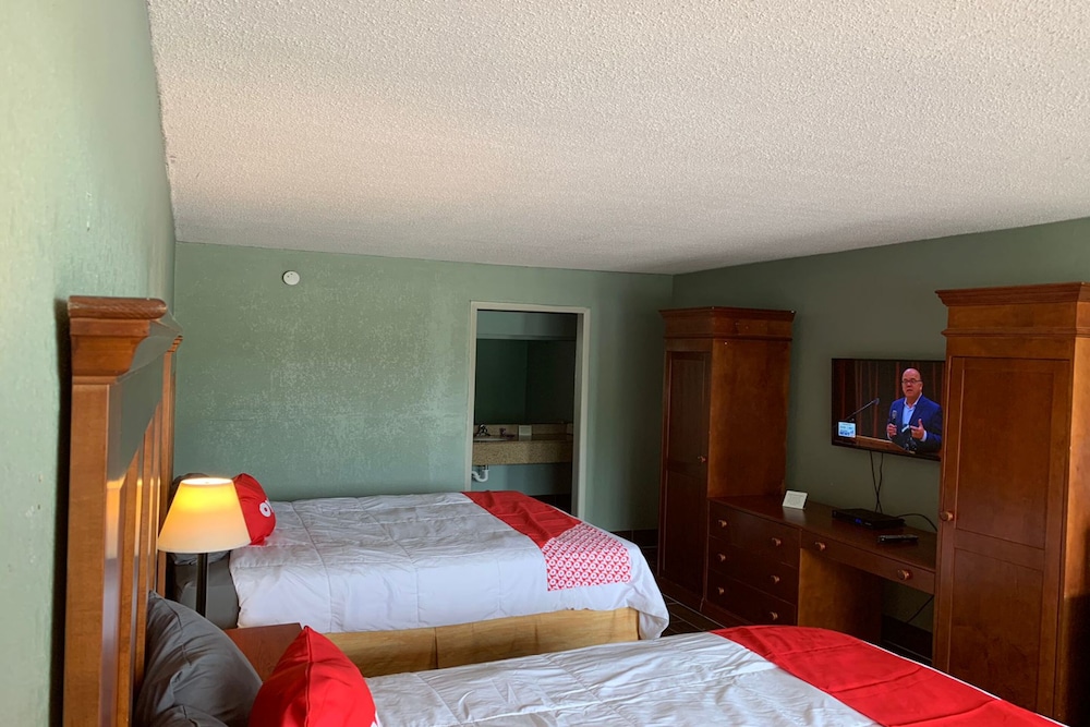 OYO Hotel Dundee By Crystal Lake - photo 16