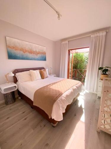 Kalk Bay Sunny 2 Bed Seaviews Braai Patio Pool 17 SJT