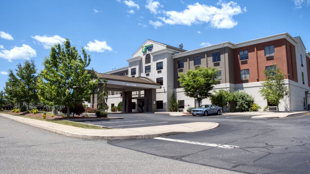 Holiday Inn Express and Suites Newton by IHG in Newton, United States