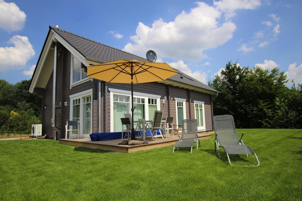 Ferienhaus am Schaalsee Zarrentin — 4-Star Luxury Hotel in Zarrentin, Germany