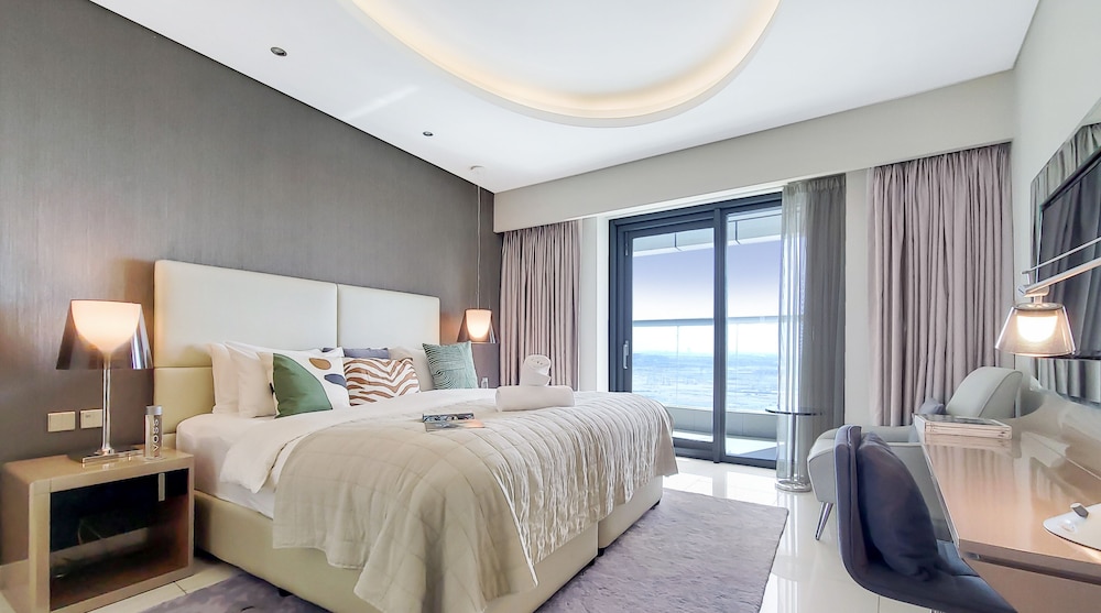 Manzil Cozy 1BR near Downtown with Swimming Pool — 4-Star Luxury Hotel in Dubai, United Arab Emirates