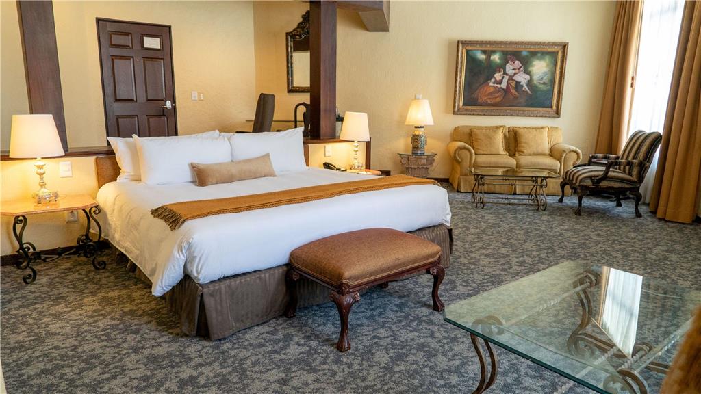Governor Suite king