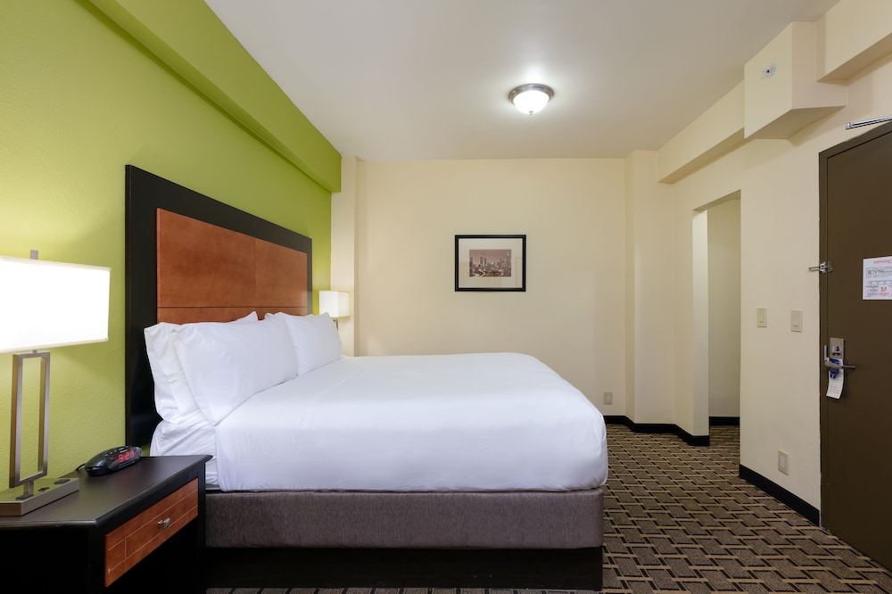 Holiday Inn Express & Suites Atlanta Downtown by IHG - photo 17
