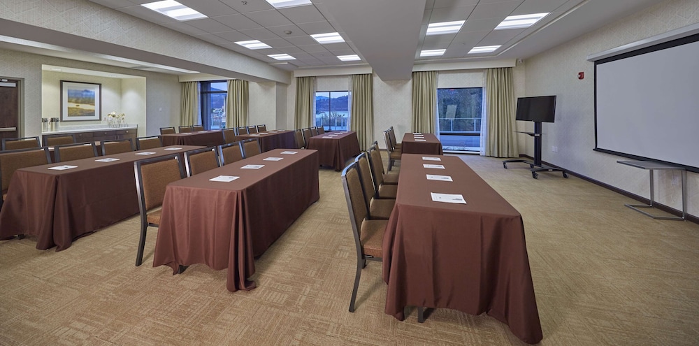 Hampton Inn & Suites Hood River - photo 28