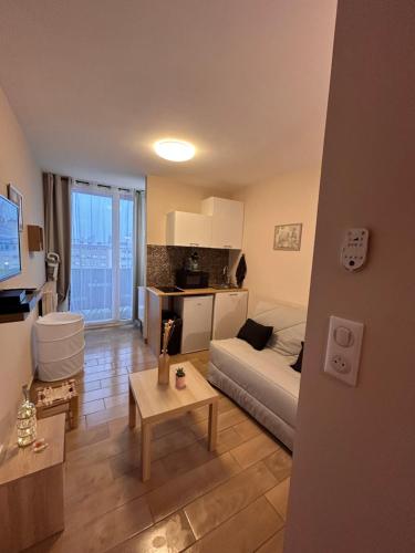 Magnifique Studio Neuf Avec Balcon — hotel in Laxou