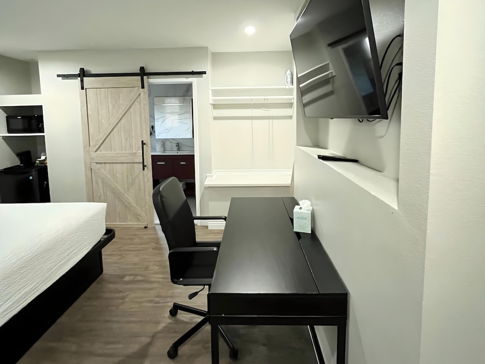 Inn By the Bay Monterey - photo 5