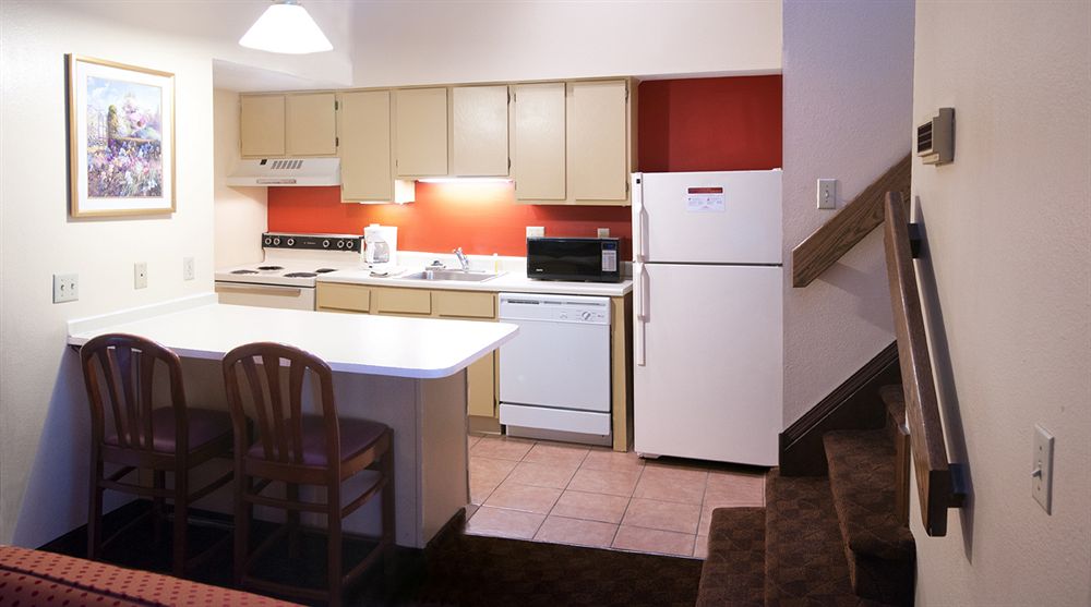 Hawthorn Suites by Wyndham Holland Toledo Area - photo 9