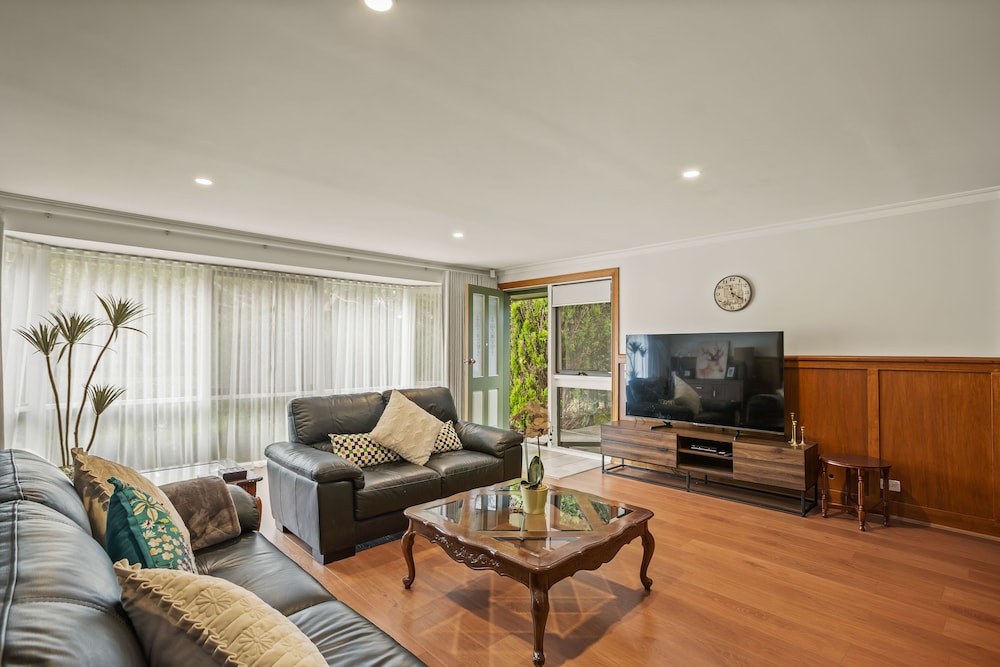 StayAU 4BR Spacious Nature Retreat — 4-Star Luxury Hotel in Badger Creek, Australia
