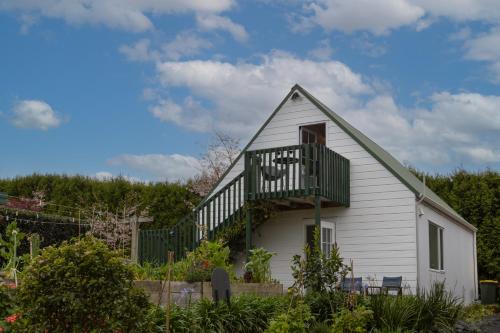 Cosy Orchard Loft Fast WIFI — 4-Star Luxury Hotel in Tauranga, New Zealand