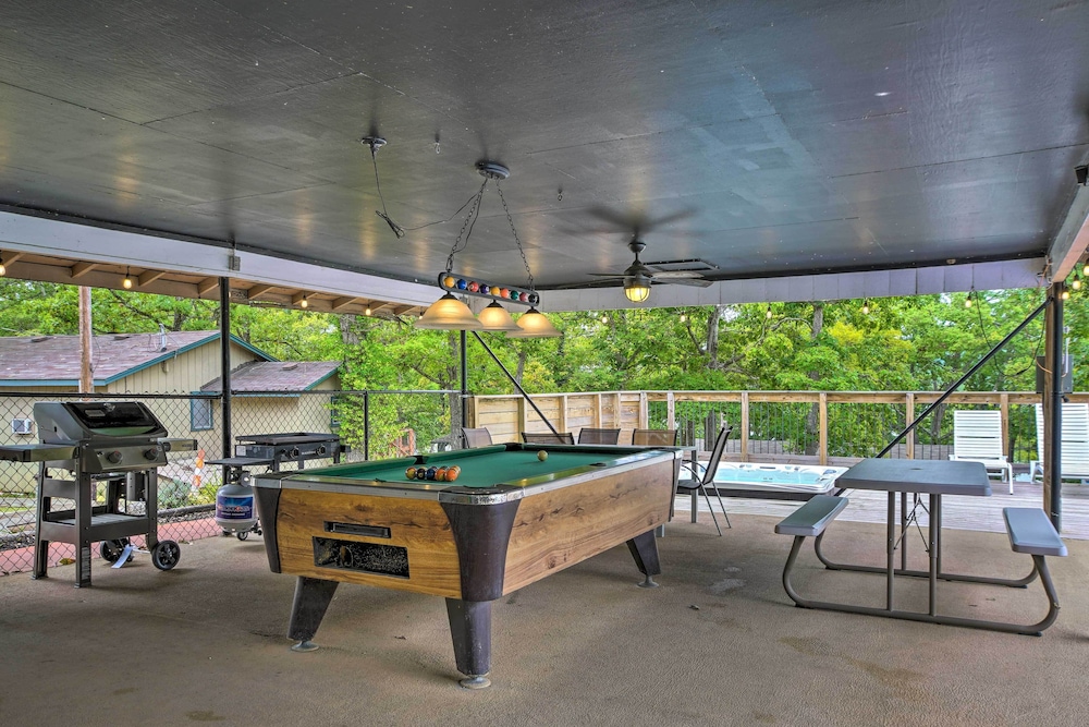 Quaint Table Rock Lake Hideout with Pool Access - photo 21