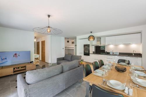Quintessence Apt B101 BO Immobilier Multipass ActAc 2024 offert — 4-Star Luxury Hotel in Chatel, France