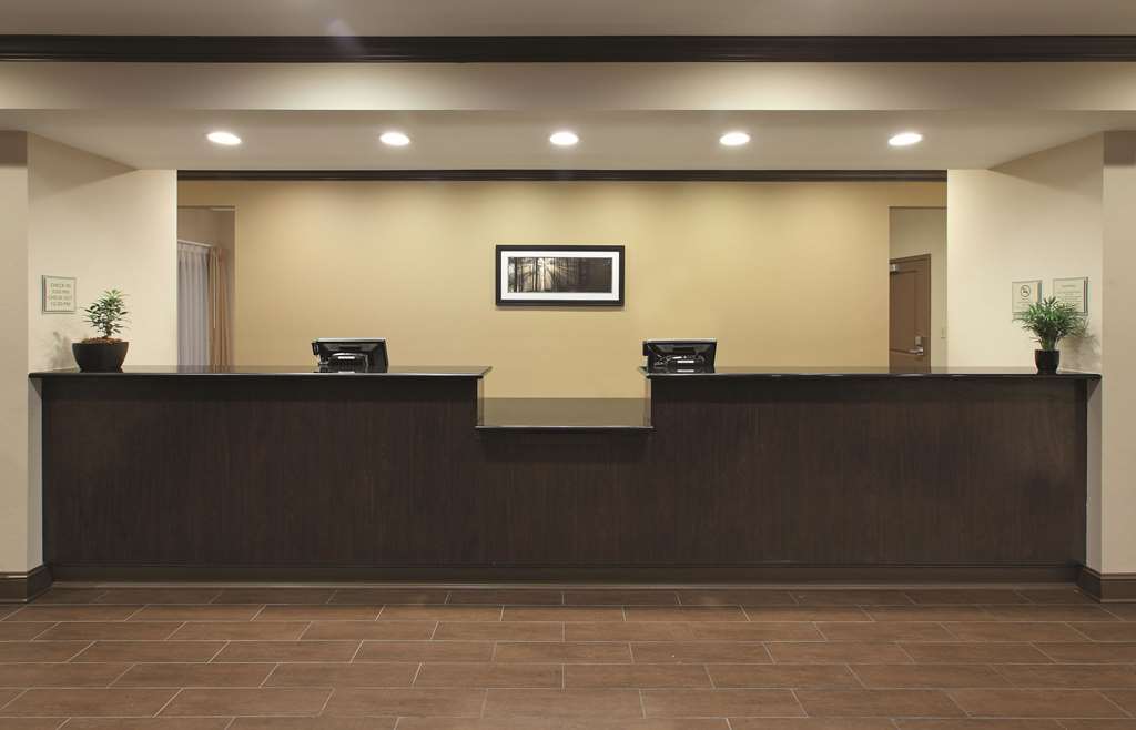 La Quinta Inn & Suites by Wyndham Memphis Wolfchase - photo 3