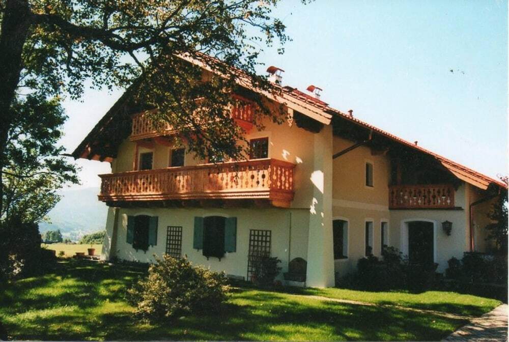 La Pause Musicale Near Salzburg Austria Luxury Chalet Swimming Lake — 4-Star Luxury Hotel in Traunstein, Germany