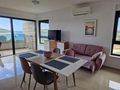 Apartman Hela S Direktnim Pogledom Na More I Zajednickim Bazenom in Medulin, Croatia