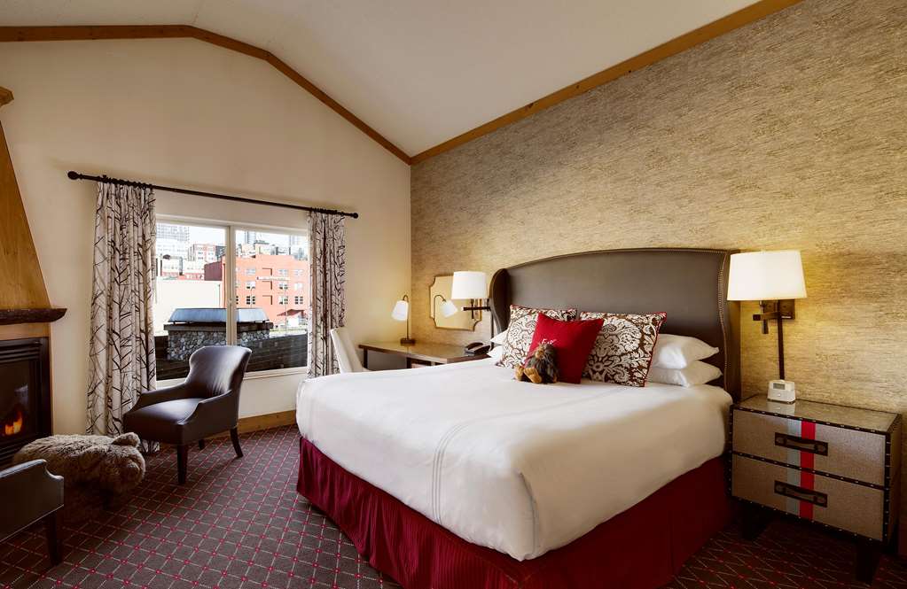 The Edgewater Hotel - photo 12