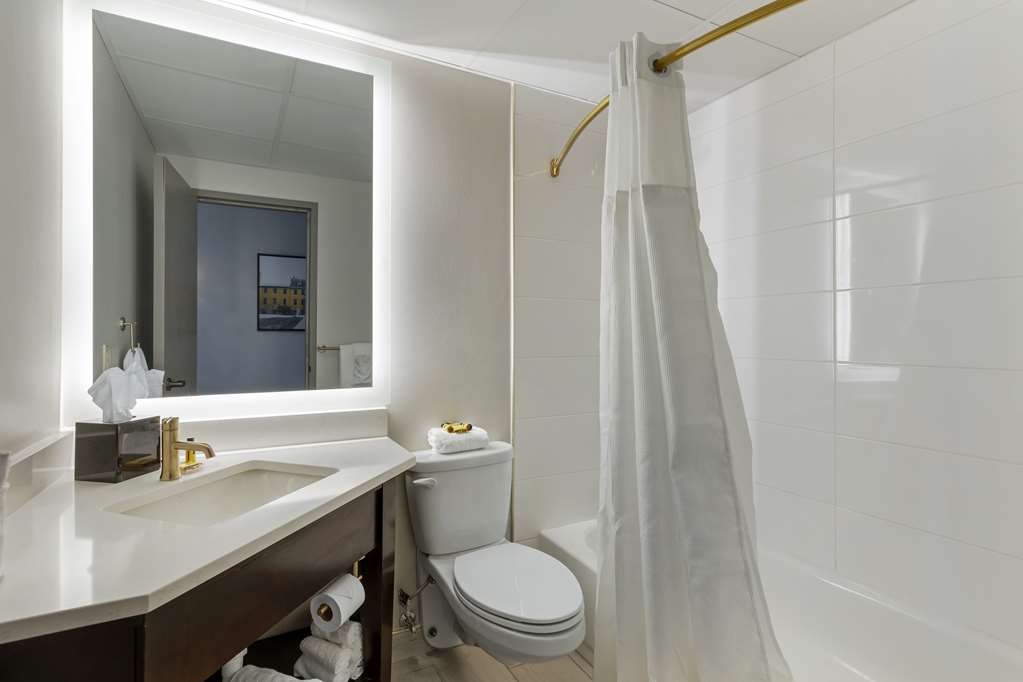 Best Western Plus The Charles Hotel - photo 33