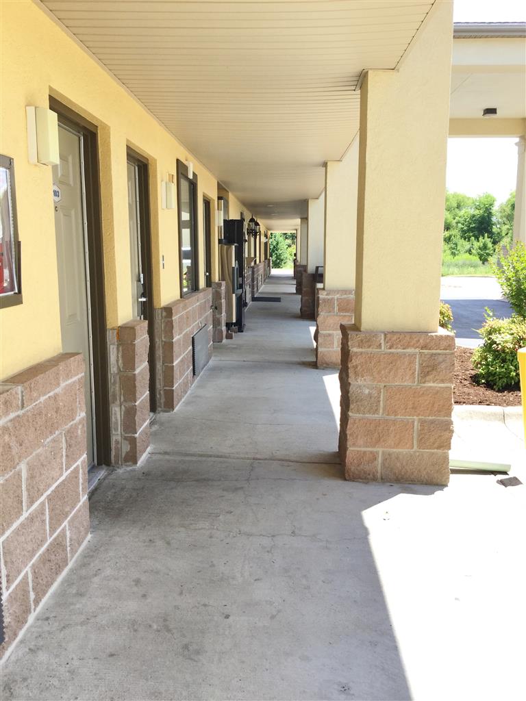 Americas Best Value Inn & Suites University Ave - photo 18