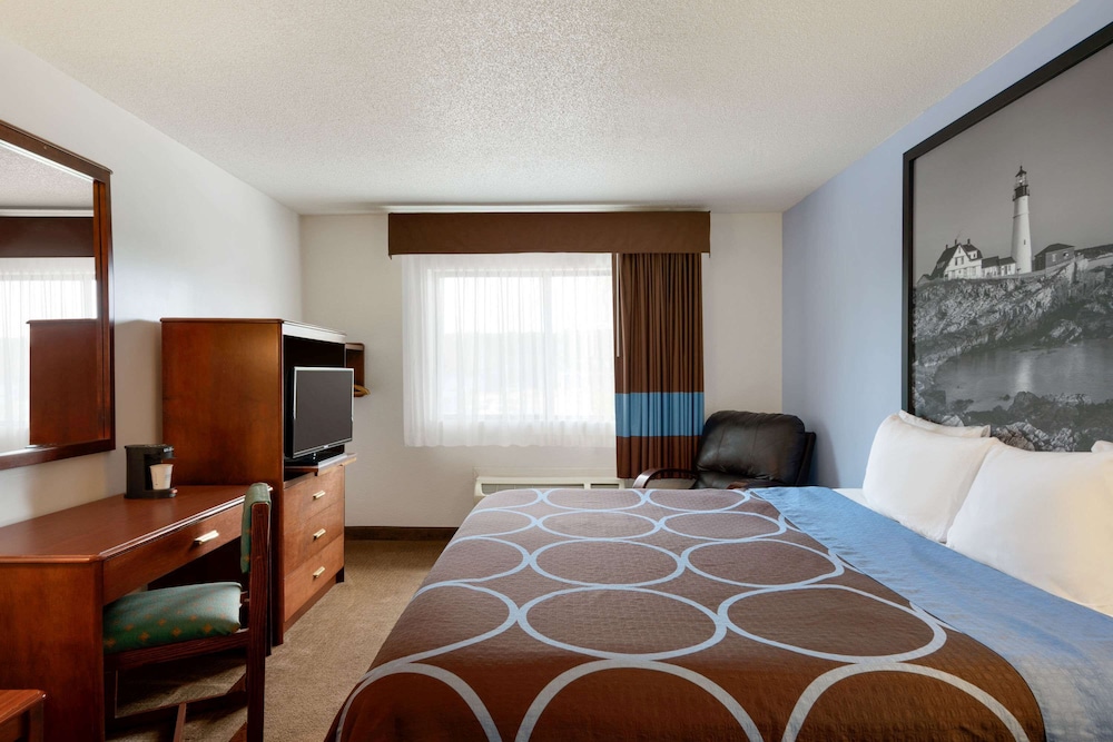 Super 8 by Wyndham Portland ME - photo 7