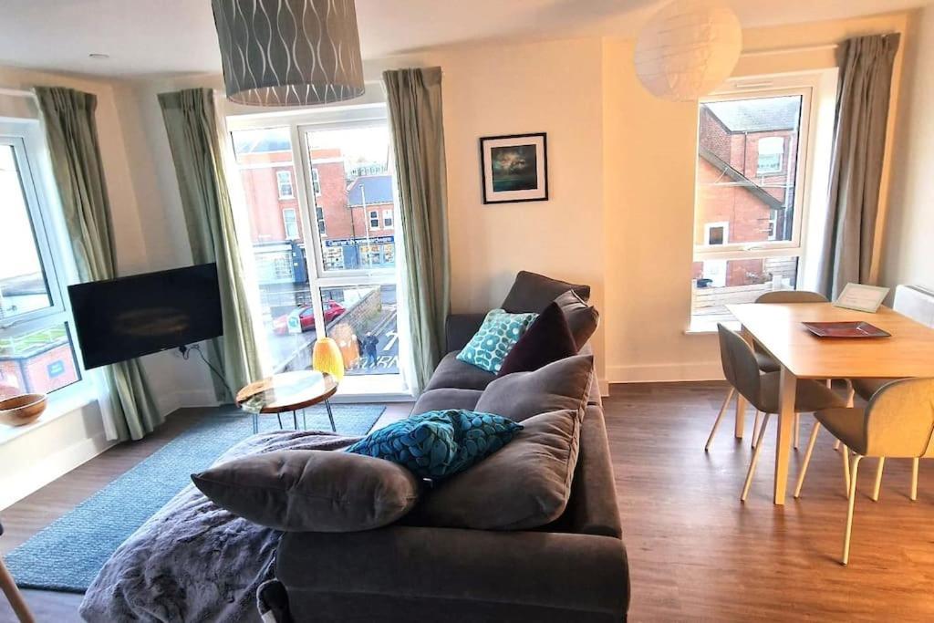 Number 15 Luxurious Two Bedroom Apartment — 4-Star Luxury Hotel in Exmouth, United Kingdom