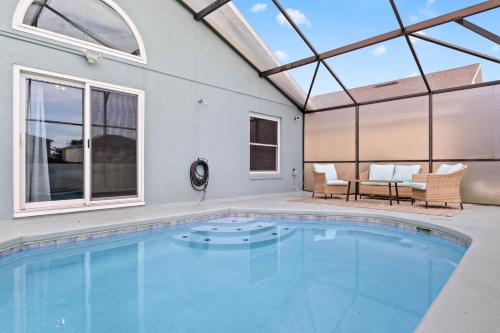 Family Retreat w Pool & Foosball 8.5mi to Disney — 4-Star Luxury Hotel in Davenport, United States