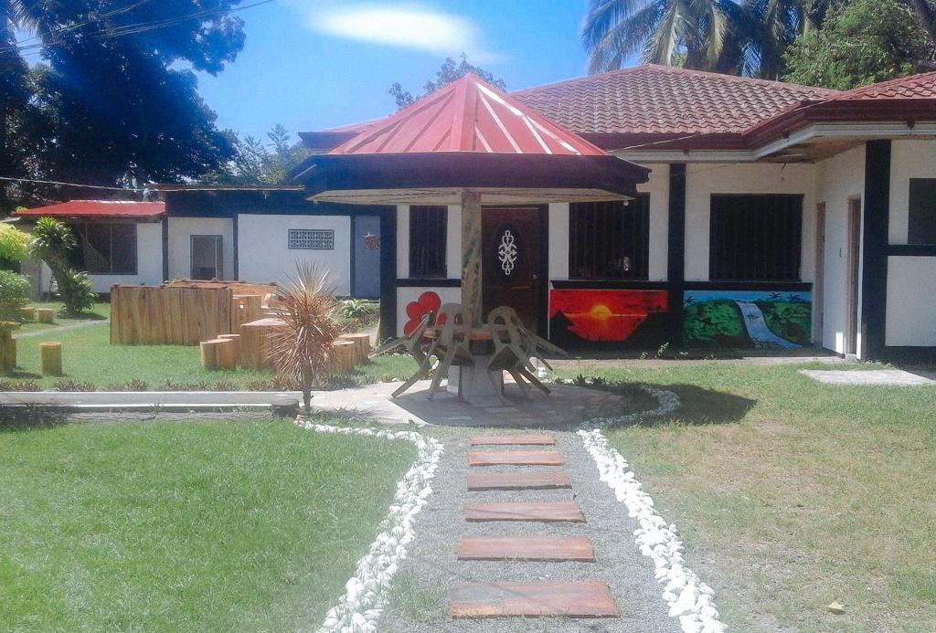 Reddoorz Golden Travellers Inn Antique — Hamtic