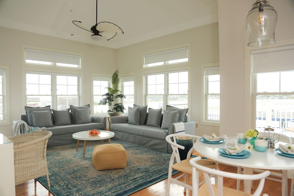 The Sea Breeze Inn - photo 24