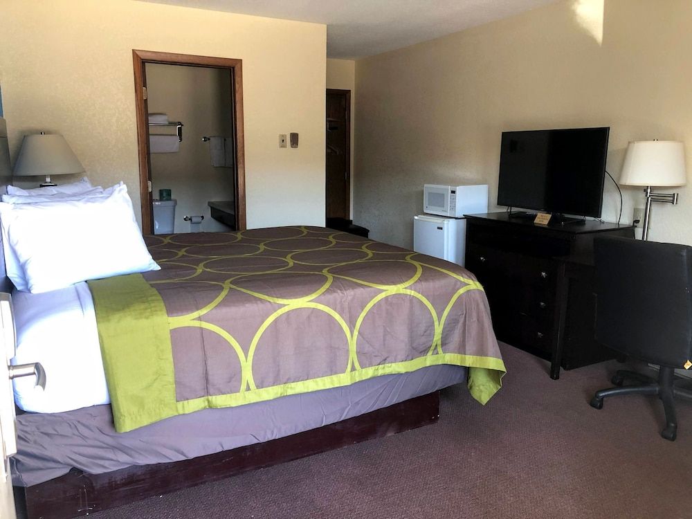 AmeriVu Inn & Suites - photo 10