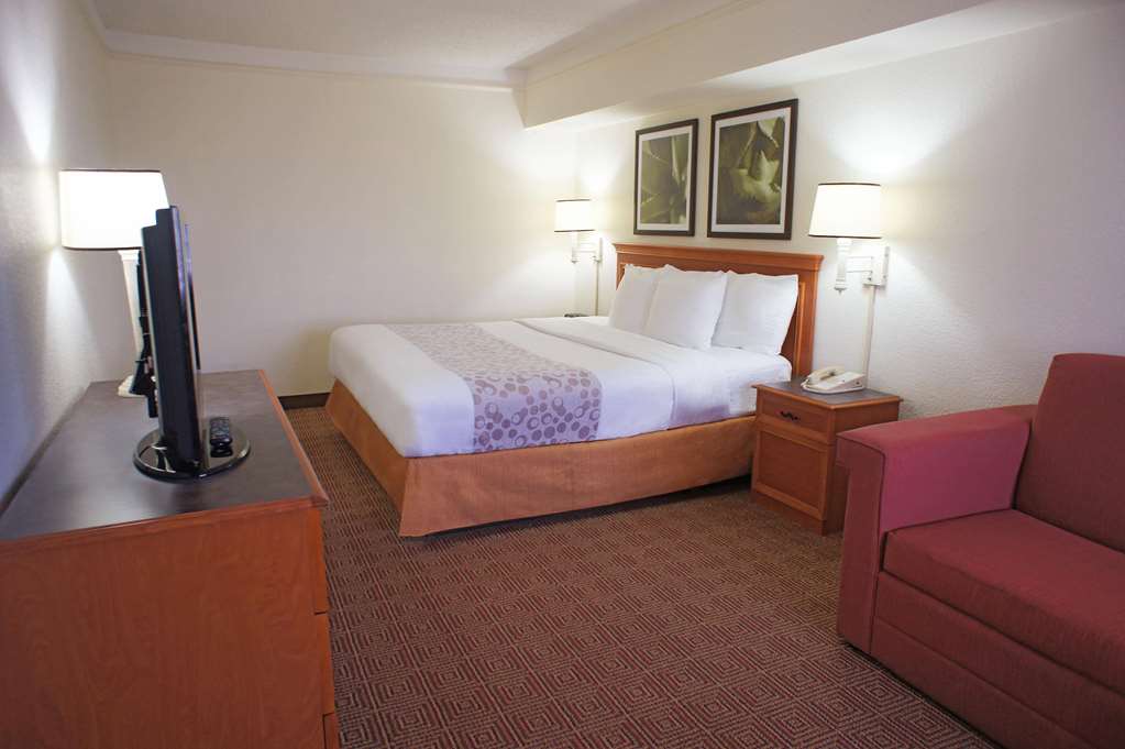 La Quinta Inn & Suites by Wyndham Coral Springs Univ Dr - photo 18