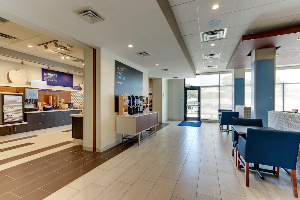 Holiday Inn Express Wilmington Porters Neck - photo 44
